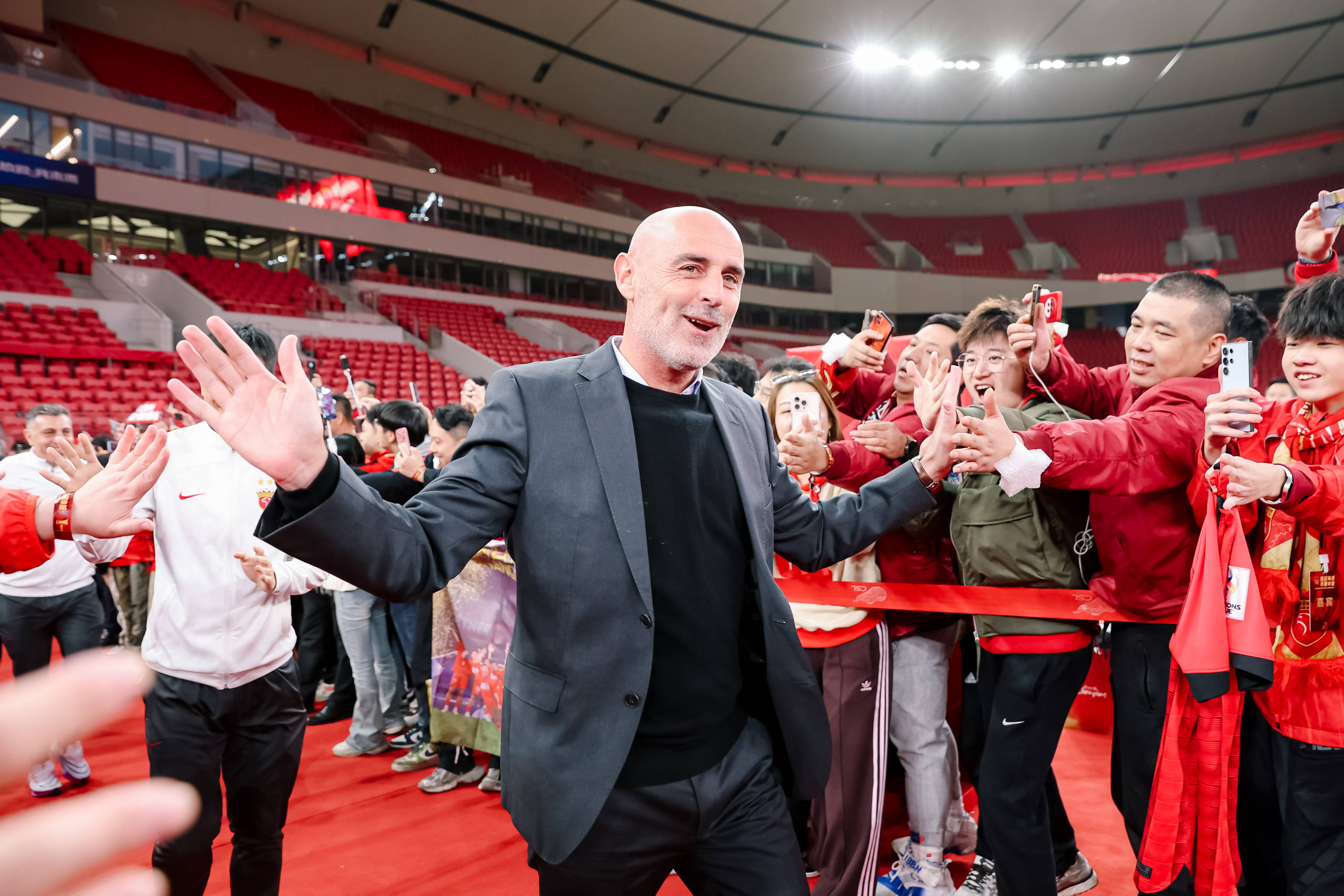 开云-包含冲刺阶段突围战来临，上海海港围绕德甲调整名单，球迷炸锅，训练强度明显提升的词条